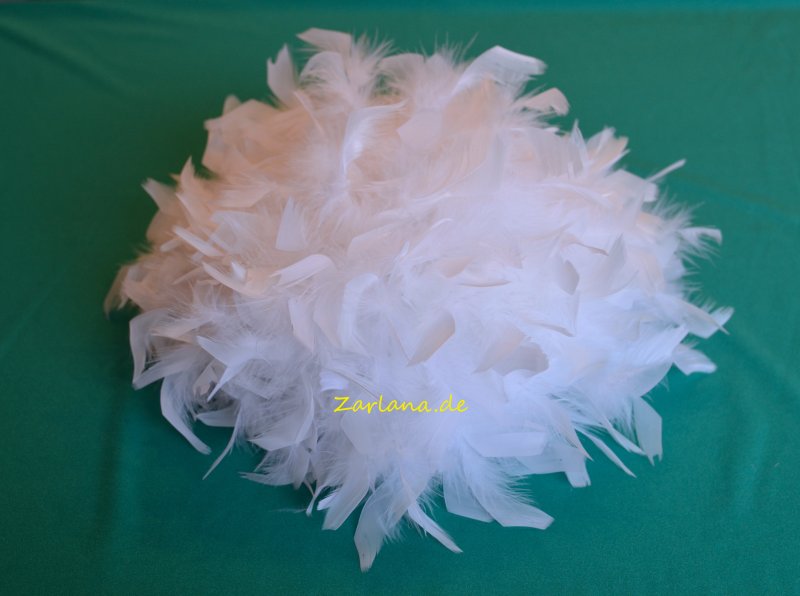 Hochwertige ausgesuchte Chandellenfedern auf Haube